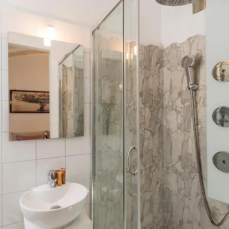 Apartment St.peter's Mirror - Romantic View